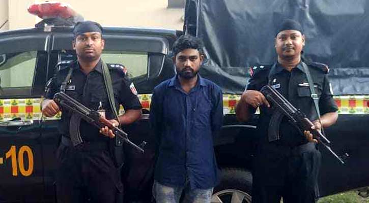 ভাঙ্গায় বাস থেকে গাঁজা-মদসহ কারবারি আটক