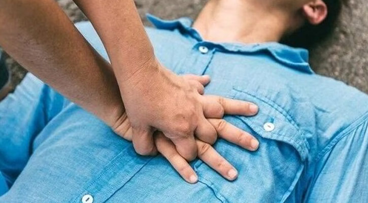 জীবন বাঁচাতে শিখে নিন সিপিআর পদ্ধতি