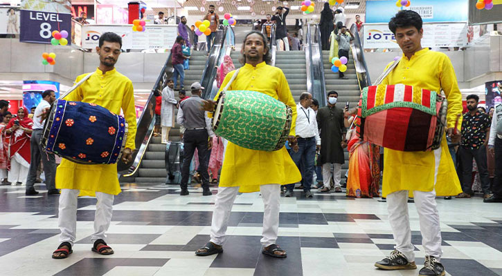 বসুন্ধরা সিটিতে জমজমাট বৈশাখী মেলা