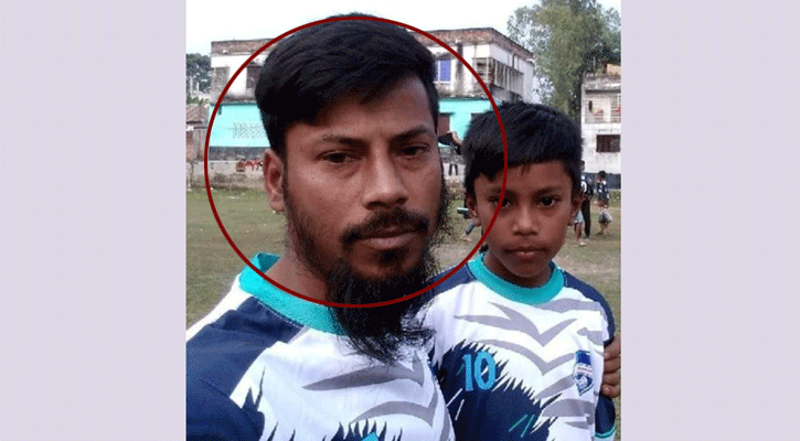 বৃষ্টিতে ফুটবল খেলছিল ছেলে, ডাকতে গিয়ে বজ্রপাতে বাবার মৃত্যু